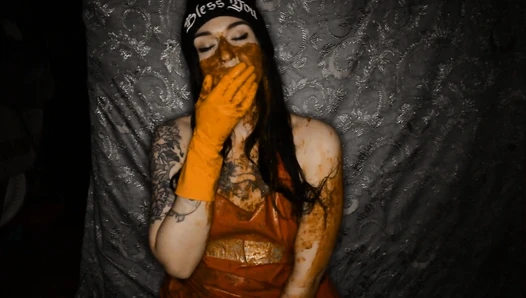 DirtyBetty - Testing Rubber Gloves In APOCALYPTIC room