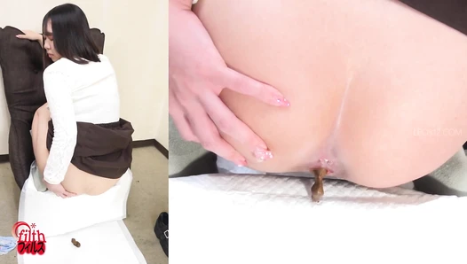 DLFF-687 04 Amateur girls showing off their beautiful peach butts and pooping.