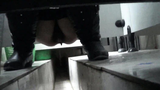 Chinese Girls Shitting 2